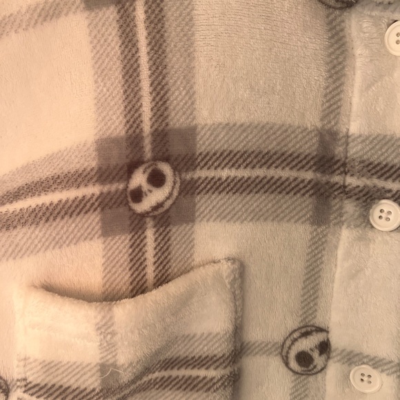 ‼️5/$25 SALE‼️Nightmare Before Christmas button up fleece shirt size XL - Picture 2 of 7